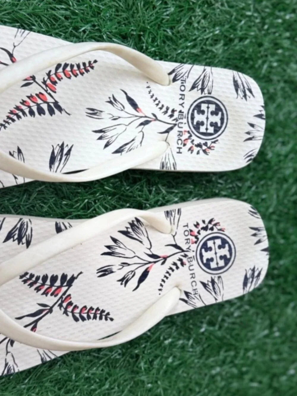 Tory Burch Leaf Print‎ Sandals Size 6